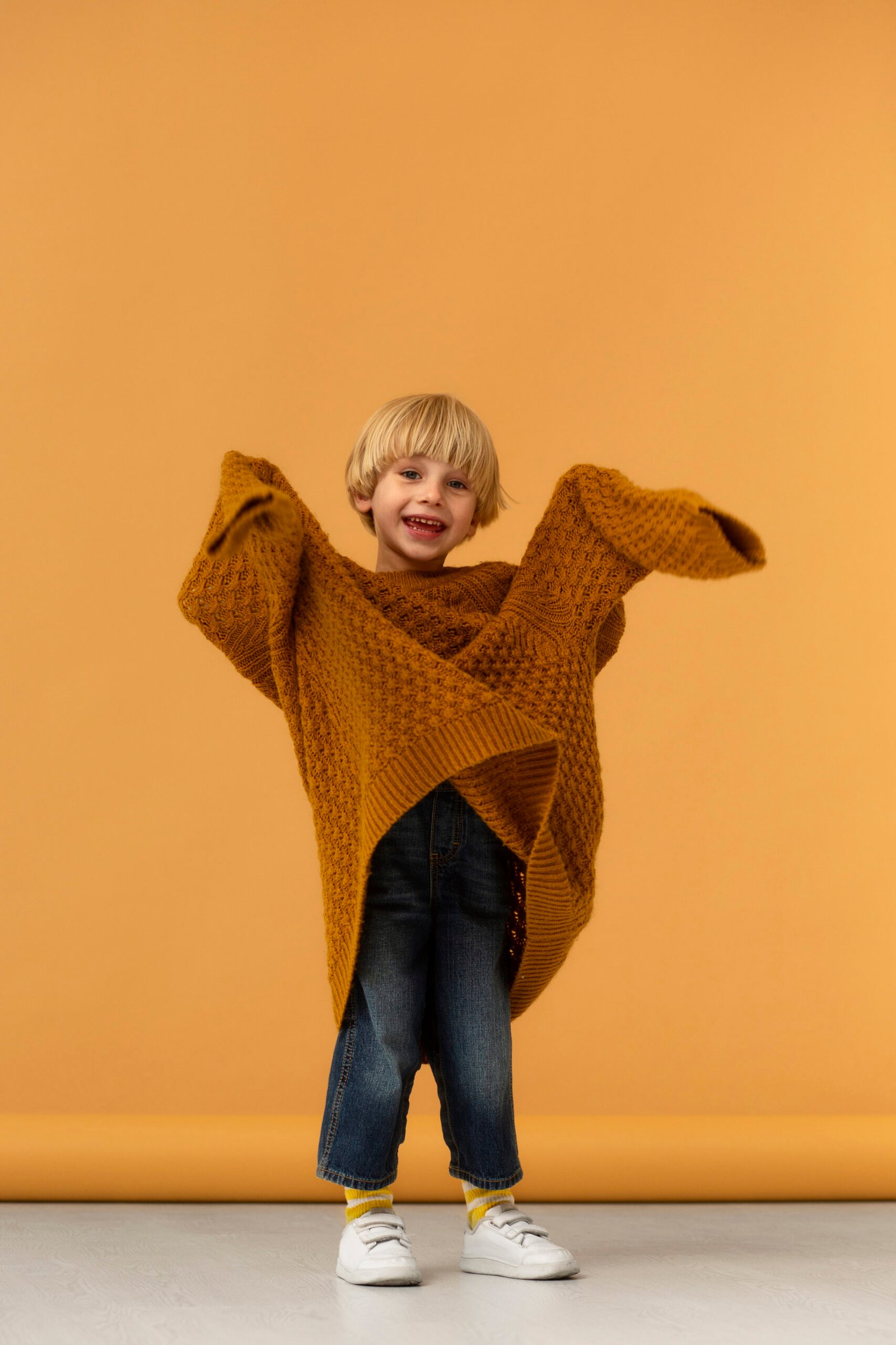 full-shot-smiley-kid-studio